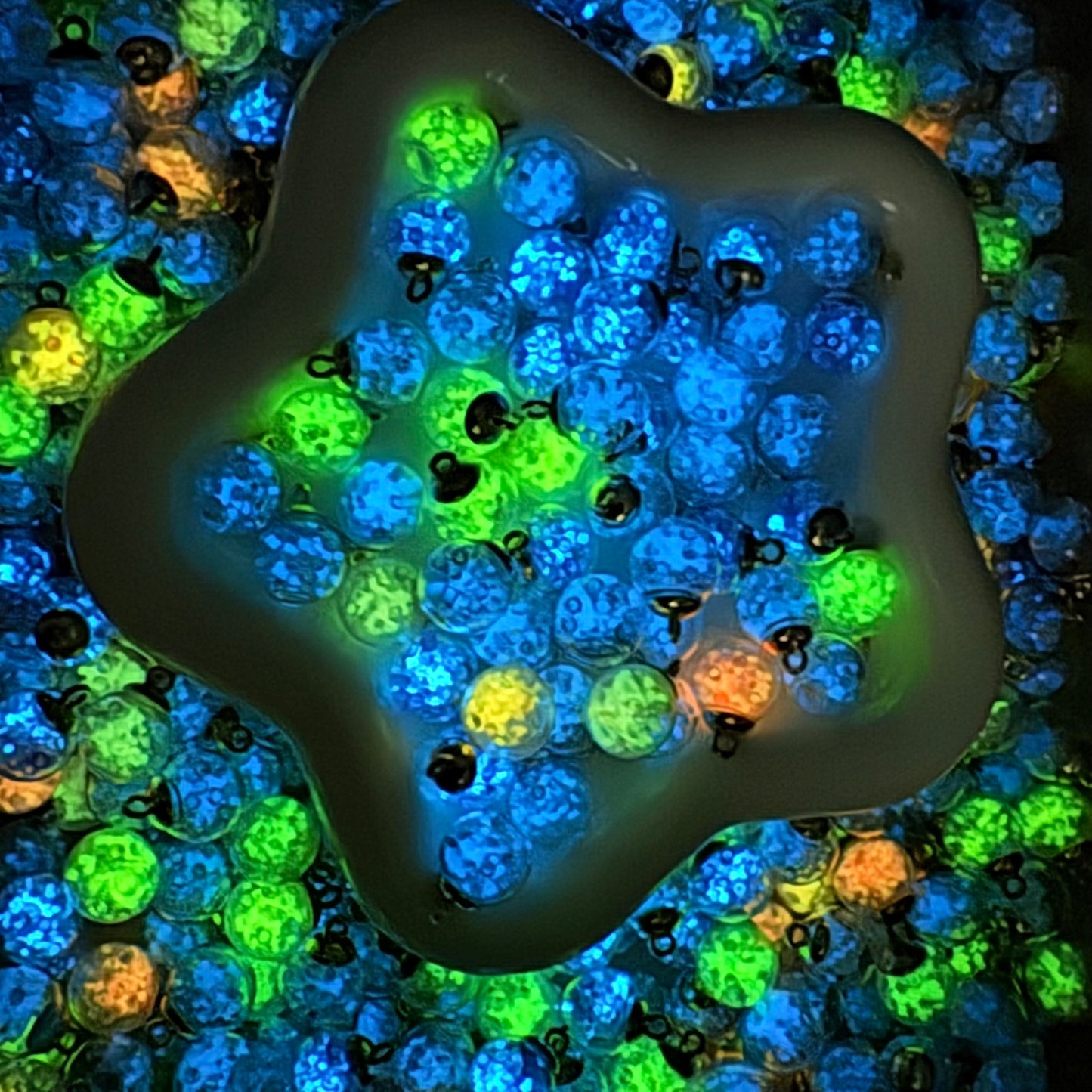 Luminous shaker beads with hanging holes for Car hanger, Pen, Phonechain DIY